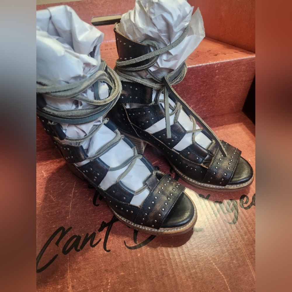 Freebird By Steven Hazel Black Distressed